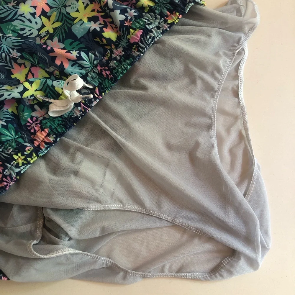New: Chubbies 5.5 Inseam Swim Trunks. Size Large